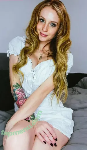  nude photo #0004
