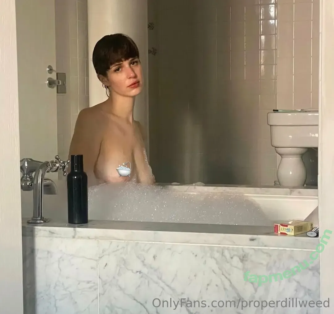 Madeline Quinn nude photo #0019 (maddiequinn / madelimequinn)
