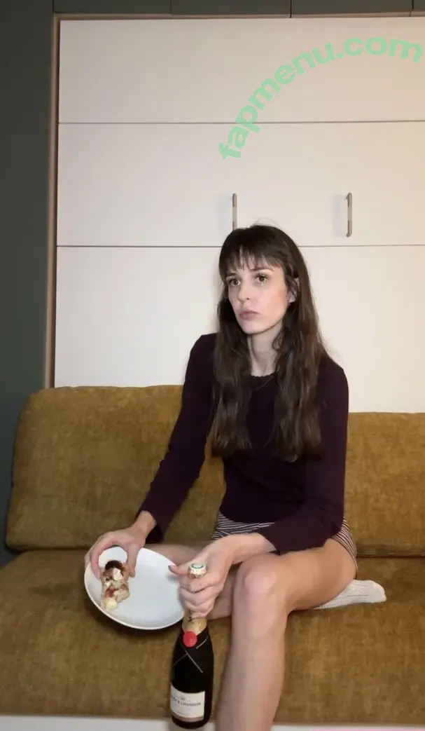 Madeline Quinn nude photo #0026 (maddiequinn / madelimequinn)