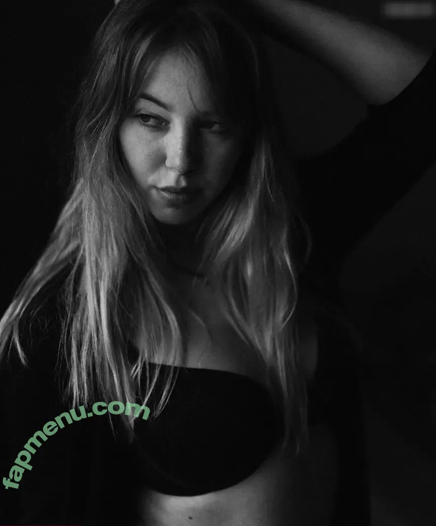 Madelinebiene nude photo #0003 (Madelinebiene)