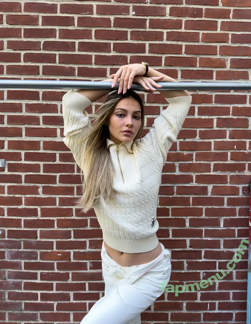 Madelyn Cline nude photo #1291 (madelyncline)