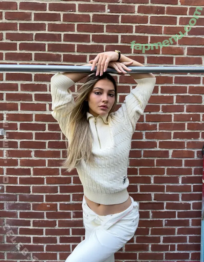 Madelyn Cline nude photo #1297 (madelyncline)