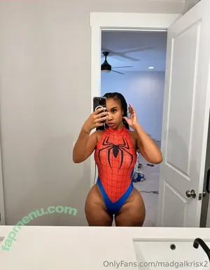 madgalkrisx2 / itsmadgalkris nude photo #0003