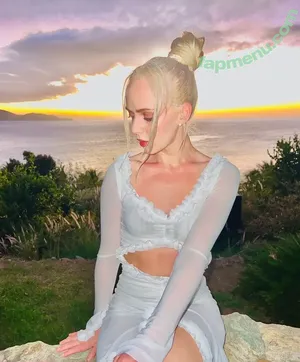 Madilyn Bailey / madilynbailey nude photo #0001