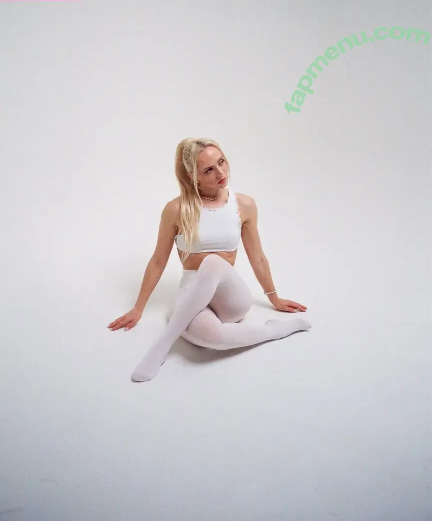 Madilyn Bailey nude photo #0007 (madilynbailey)