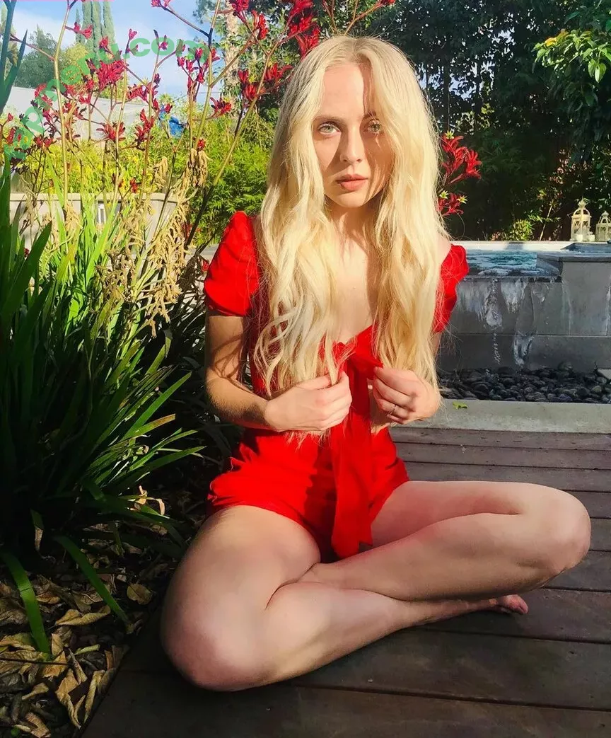 Madilyn Bailey nude photo #0028 (madilynbailey)