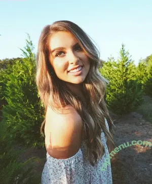 Madison / estefi / estrella.latina / madisonbeer nude photo #0316