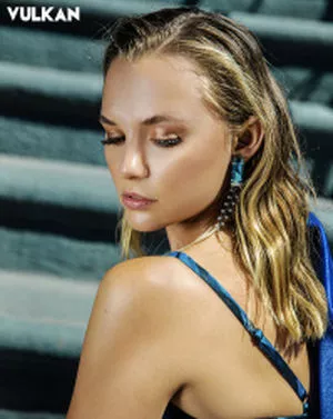 Madison Iseman / Jumanji / itsmsmadi / madisoniseman nude photo #0015