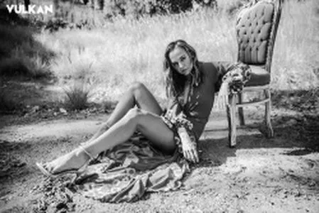 Madison Iseman / Jumanji / itsmsmadi / madisoniseman nude photo #0027