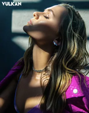 Madison Iseman / Jumanji / itsmsmadi / madisoniseman nude photo #0032