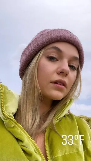 Madison Iseman / Jumanji / itsmsmadi / madisoniseman nude photo #0049