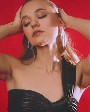 Madison Iseman / Jumanji / itsmsmadi / madisoniseman nude photo #0076