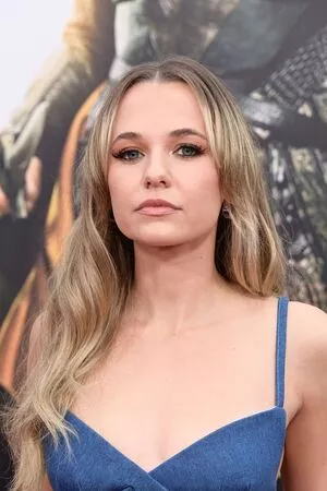 Madison Iseman / Jumanji / itsmsmadi / madisoniseman nude photo #0126