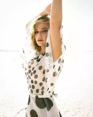 Madison Iseman / Jumanji / itsmsmadi / madisoniseman nude photo #0165