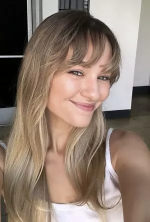 Madison Iseman / Jumanji / itsmsmadi / madisoniseman nude photo #0238