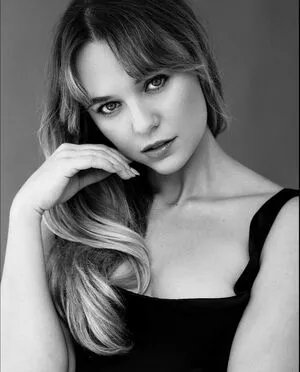 Madison Iseman / Jumanji / itsmsmadi / madisoniseman nude photo #0258