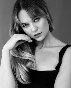 Madison Iseman / Jumanji / itsmsmadi / madisoniseman nude photo #0267