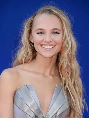 Madison Iseman / Jumanji / itsmsmadi / madisoniseman nude photo #0301