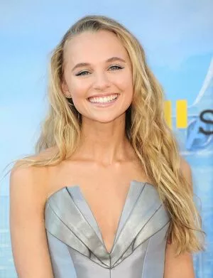 Madison Iseman / Jumanji / itsmsmadi / madisoniseman nude photo #0303