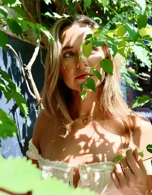 Madison Iseman / Jumanji / itsmsmadi / madisoniseman nude photo #0537