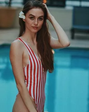 Madison Lintz / madisonlintz nude photo #0009