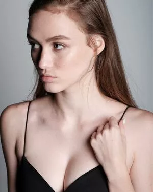 Madison Lintz / madisonlintz nude photo #0014