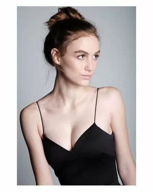 Madison Lintz / madisonlintz nude photo #0015