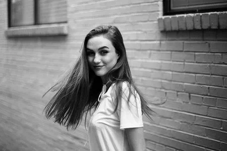 Madison Lintz / madisonlintz nude photo #0017