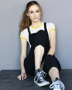 Madison Lintz / madisonlintz nude photo #0032