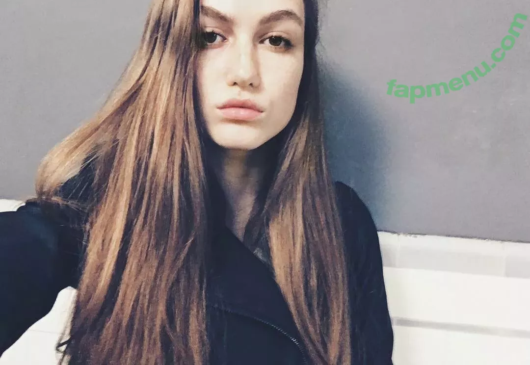 Madison Lintz nude photo #0024 (madisonlintz)