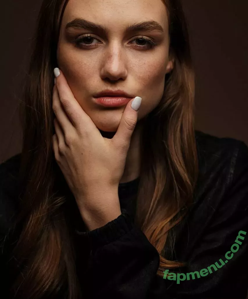 Madison Lintz nude photo #0027 (madisonlintz)