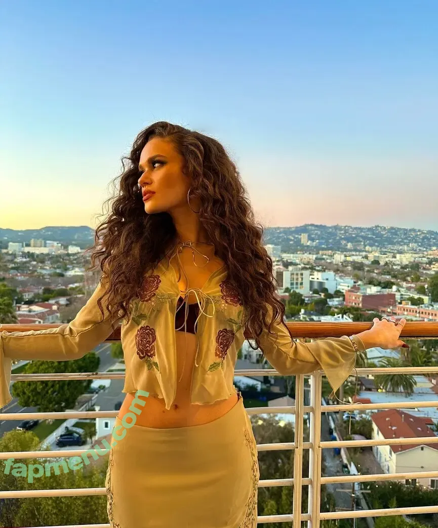 Madison Pettis nude photo #0372 (madisonpettis)