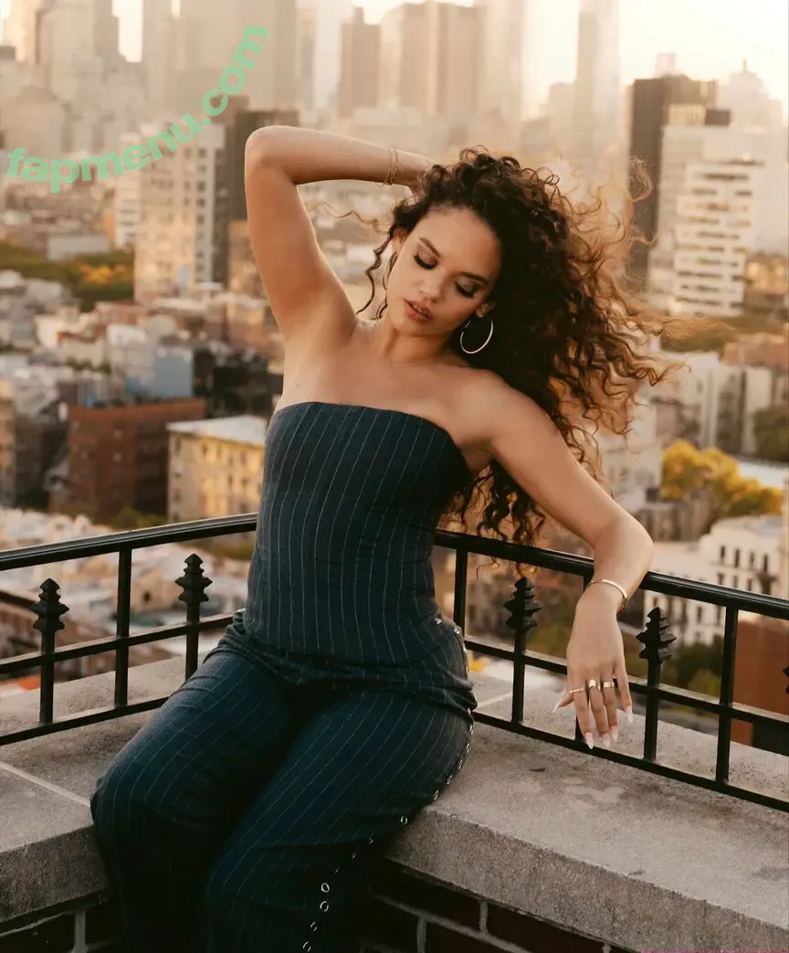 Madison Pettis nude photo #1162 (madisonpettis)