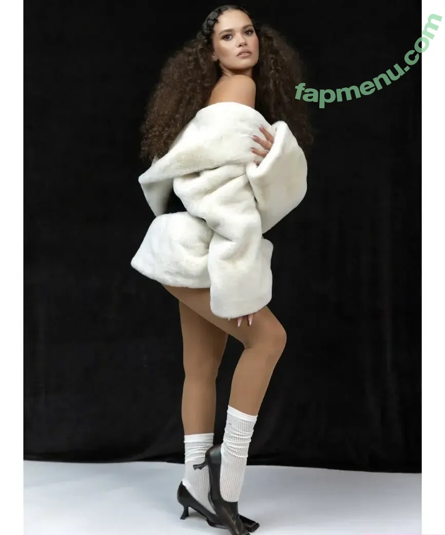 Madison Pettis nude photo #1186 (madisonpettis)