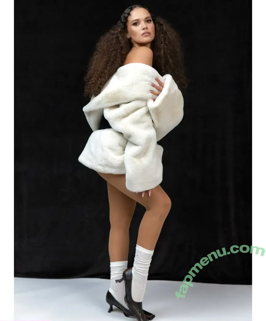 Madison Pettis nude photo #1190 (madisonpettis)