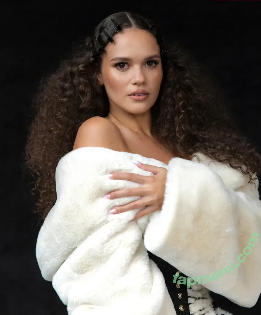 Madison Pettis nude photo #1191 (madisonpettis)