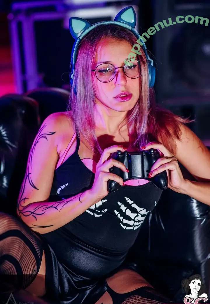 Madlady nude photo #0030 (maddzy / madladyse)