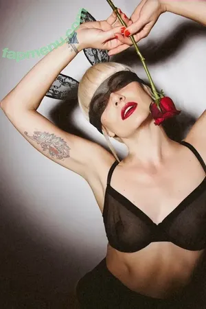 madmaven / Nikia Lee nude photo #0004