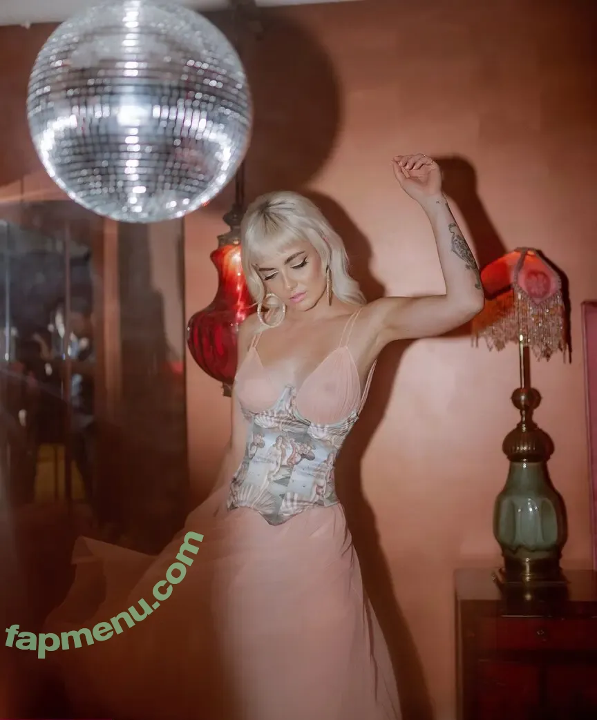 madmaven nude photo #0013 (Nikia Lee)