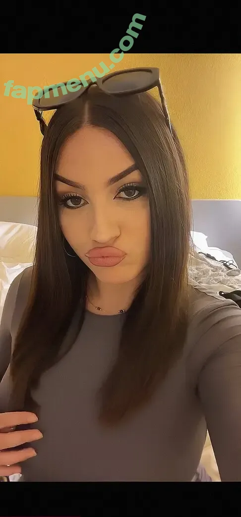 maelys_meneveaux nude photo #0005 (maelys_meneveaux)