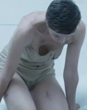 Maggie Gyllenhaal / mgyllenhaal nude photo #0121