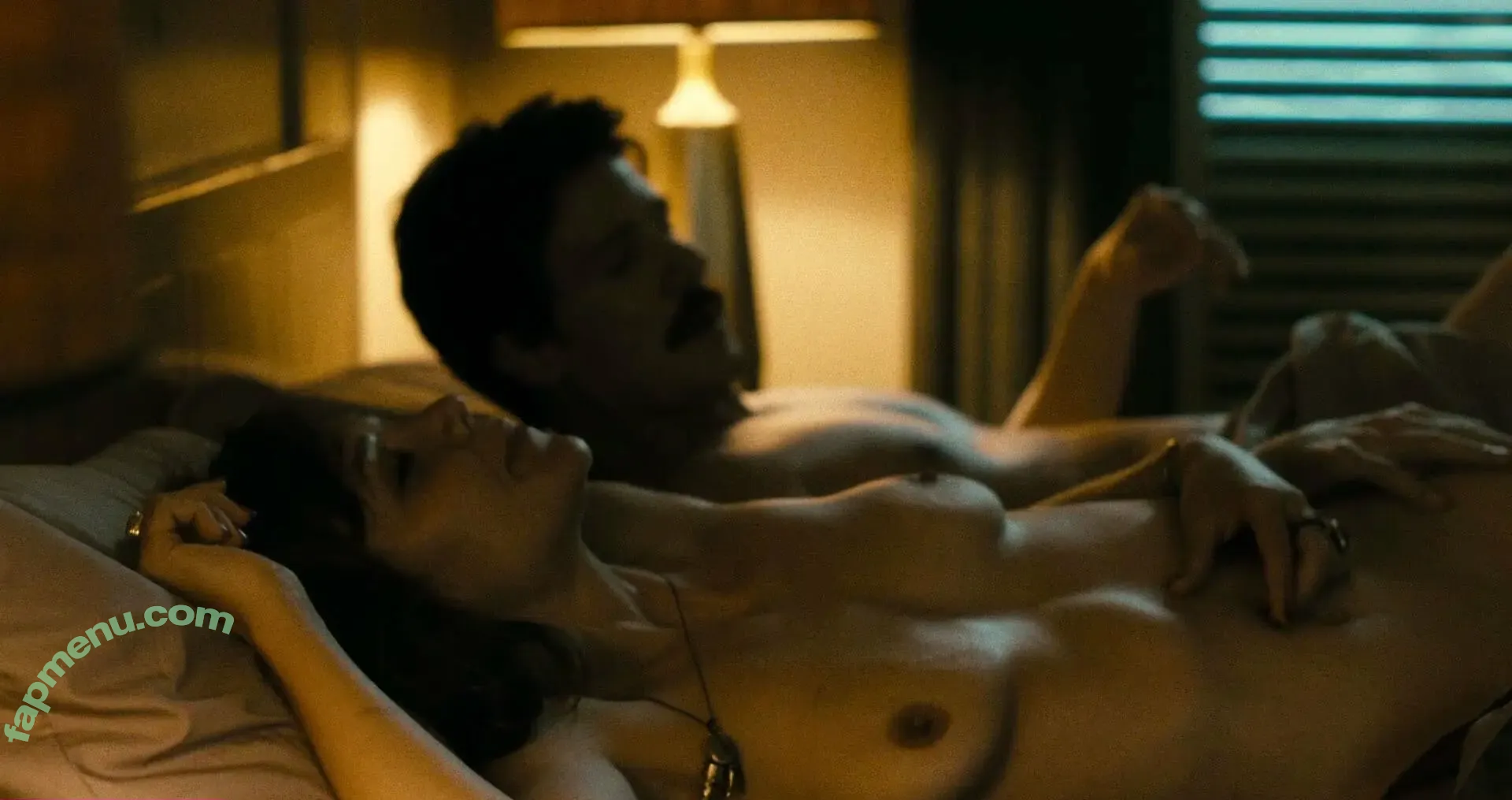 Maggie Gyllenhaal nude photo #0152 (mgyllenhaal)