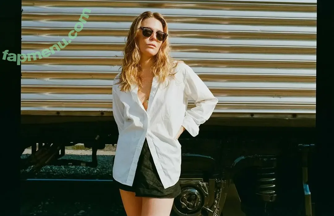 Maggie Rogers nude photo #0060 (maggierogers / rockyemerson)