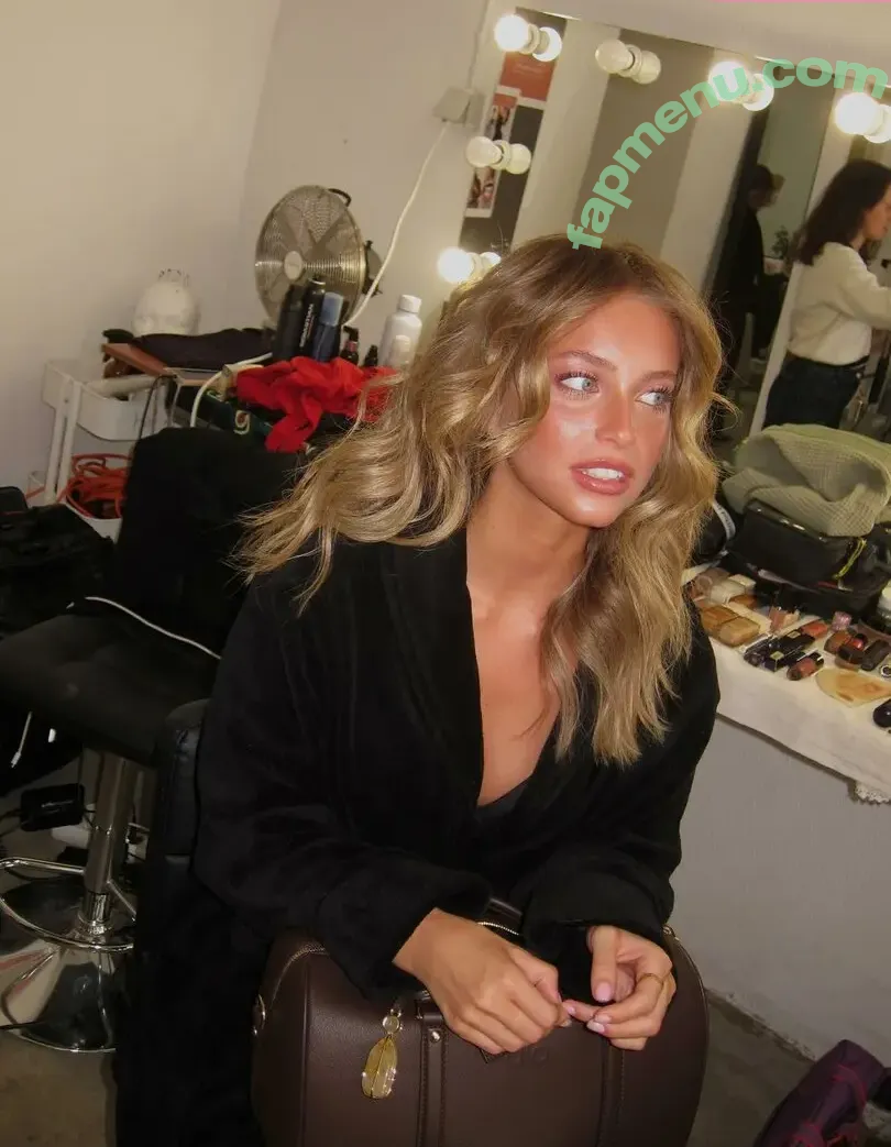 Magui Corceiro nude photo #1049 (Magui_corceiro)