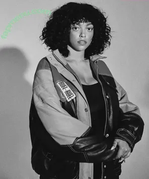 Mahalia / lowkeymahalia nude photo #0175