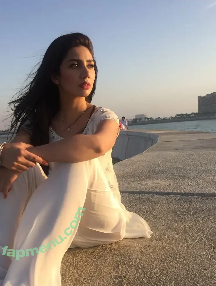 Mahira Khan nude photo #0002 (Mahira Khan)