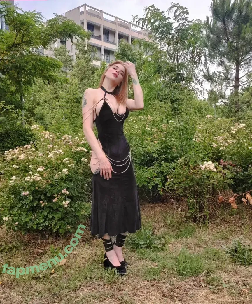 Mai Heymann nude photo #0008 (Eling Mai / Glitch Mai / g_mai / mai_heymann)