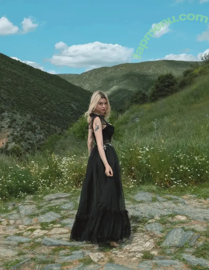 Mai Heymann nude photo #0015 (Eling Mai / Glitch Mai / g_mai / mai_heymann)
