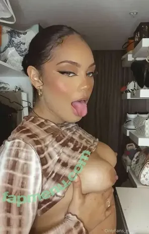 Maiana Kerr / maianakerr / mamimk nude photo #0009