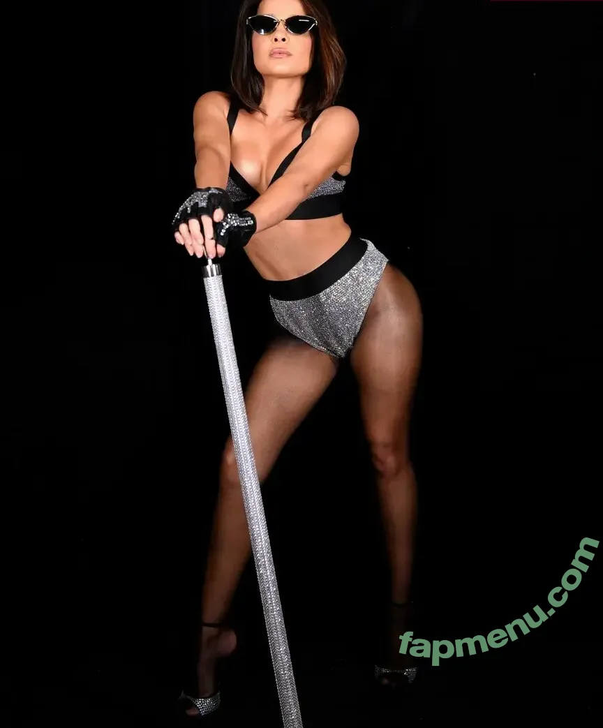 Maiara nude photo #0004 (Maiara)